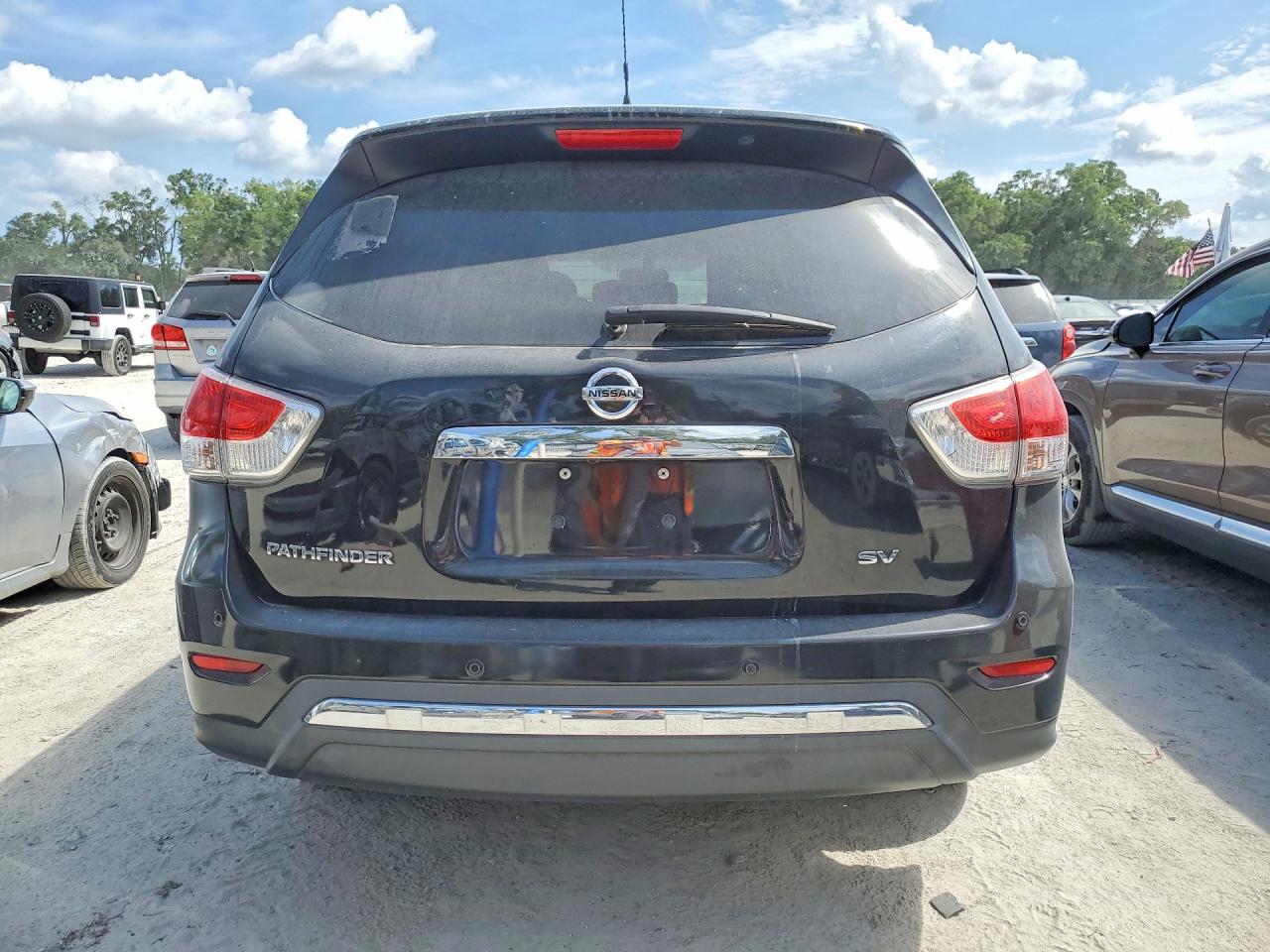 Nissan Pathfinder S