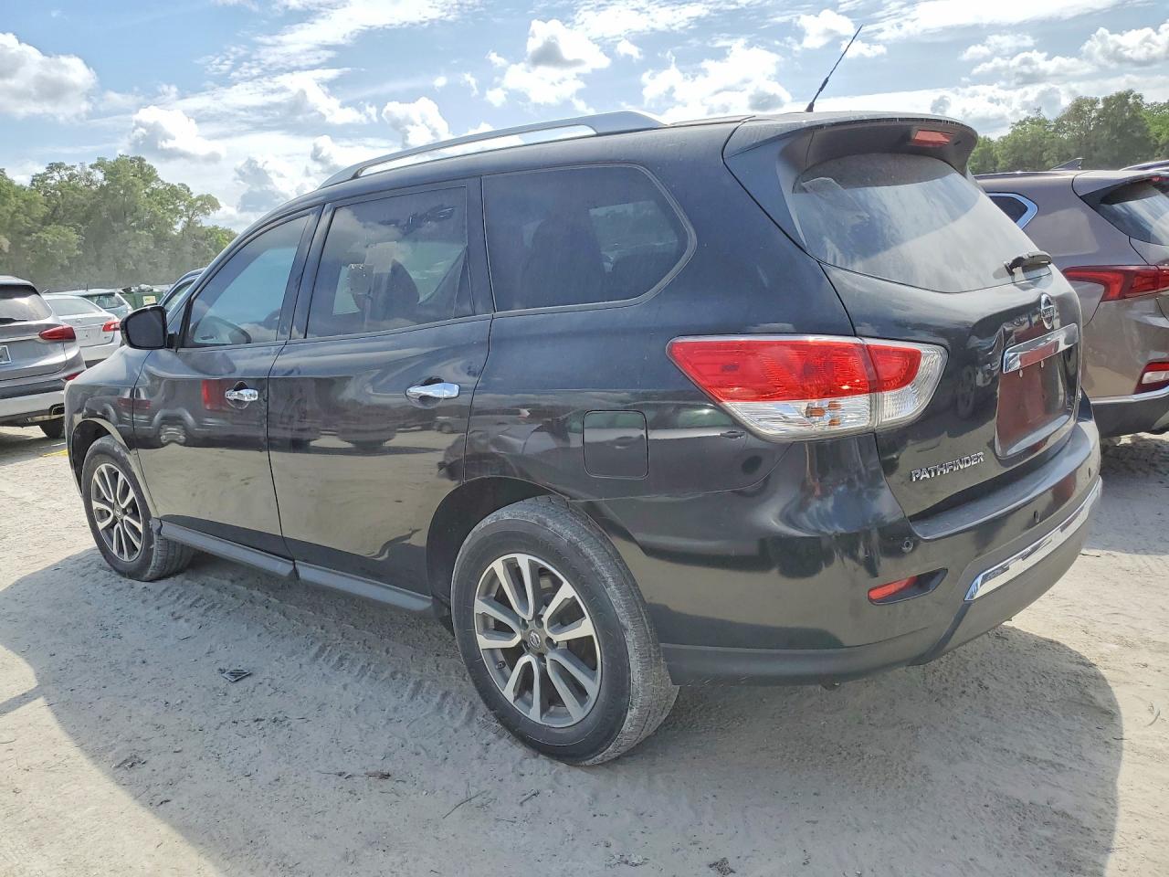 Nissan Pathfinder S