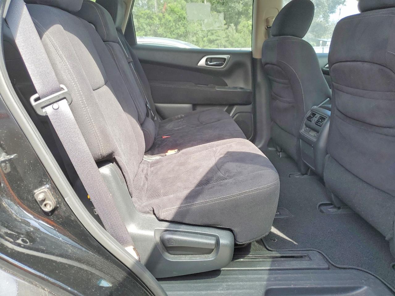 Nissan Pathfinder S