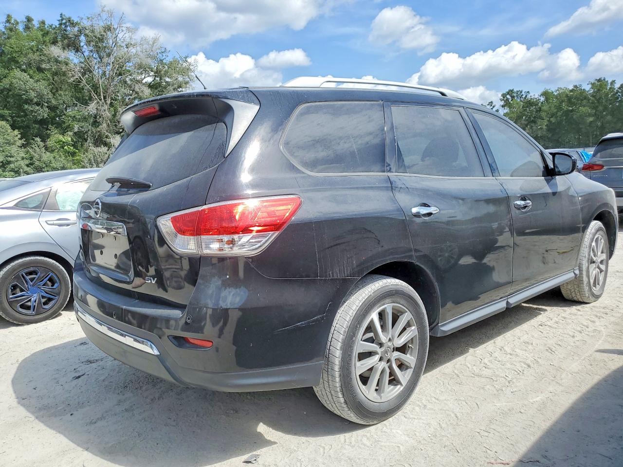 Nissan Pathfinder S