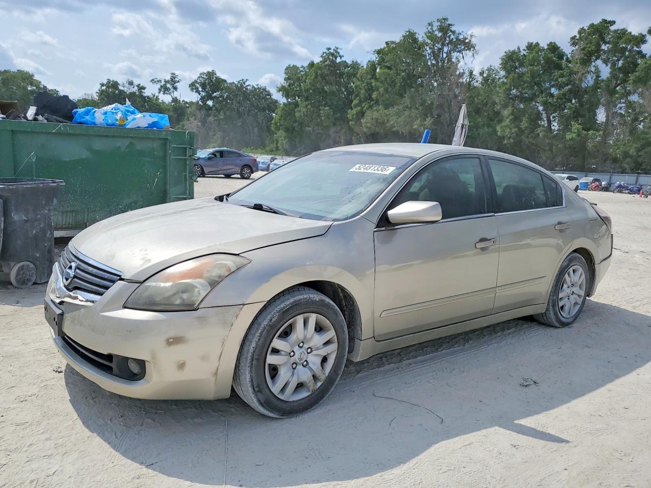 Salvage Nissan Altima Image
