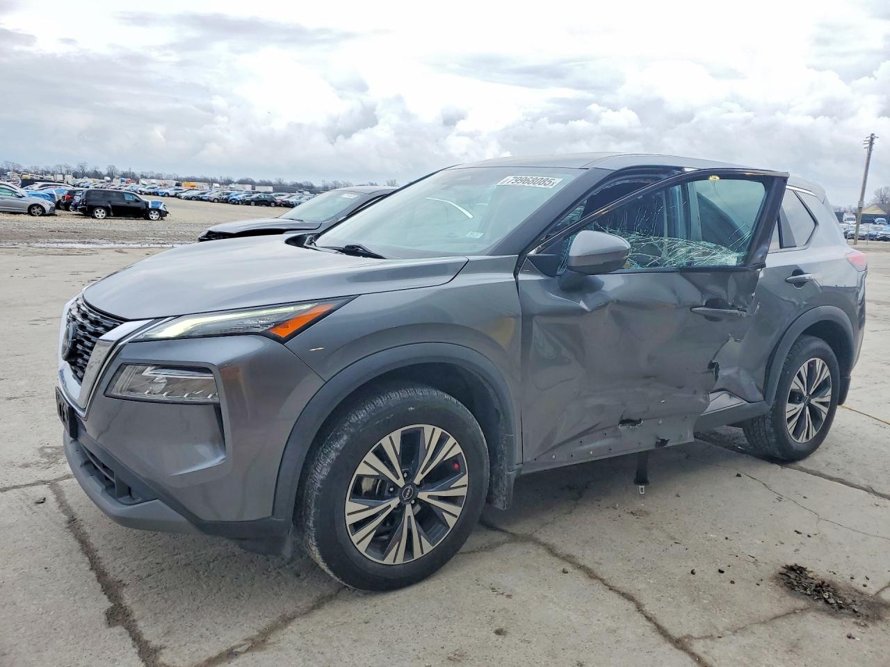Salvage Nissan Rogue Image
