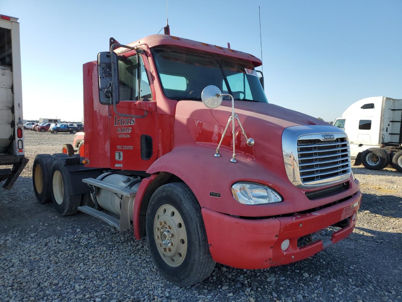 Salvage Freightliner Columbia Image