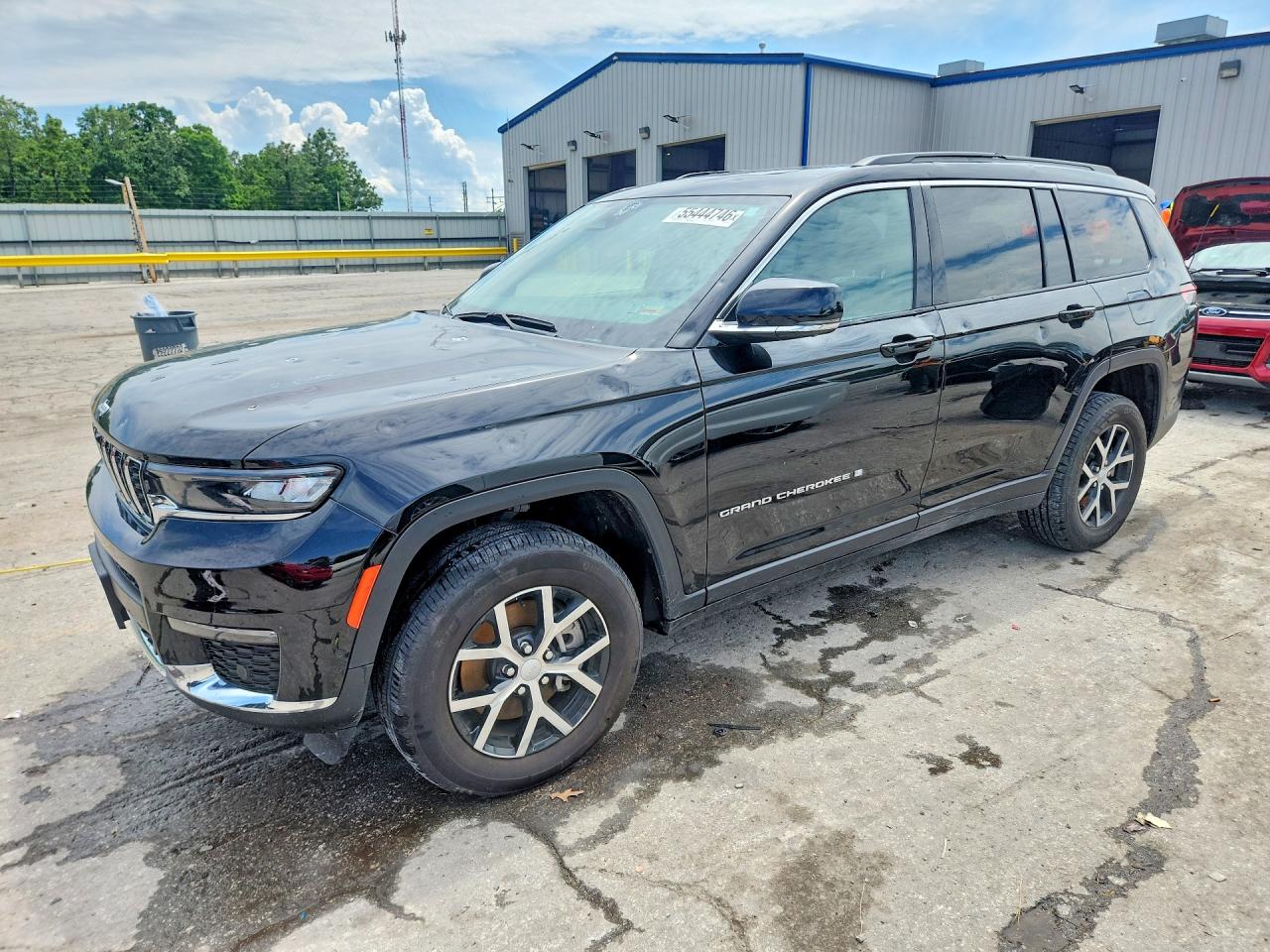 Salvage Jeep Cherokee Image