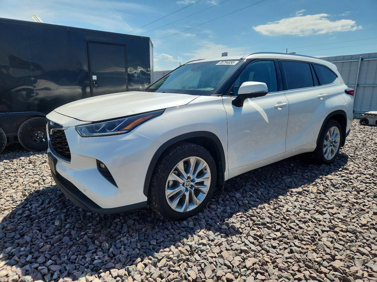 Salvage Toyota Highlander Image