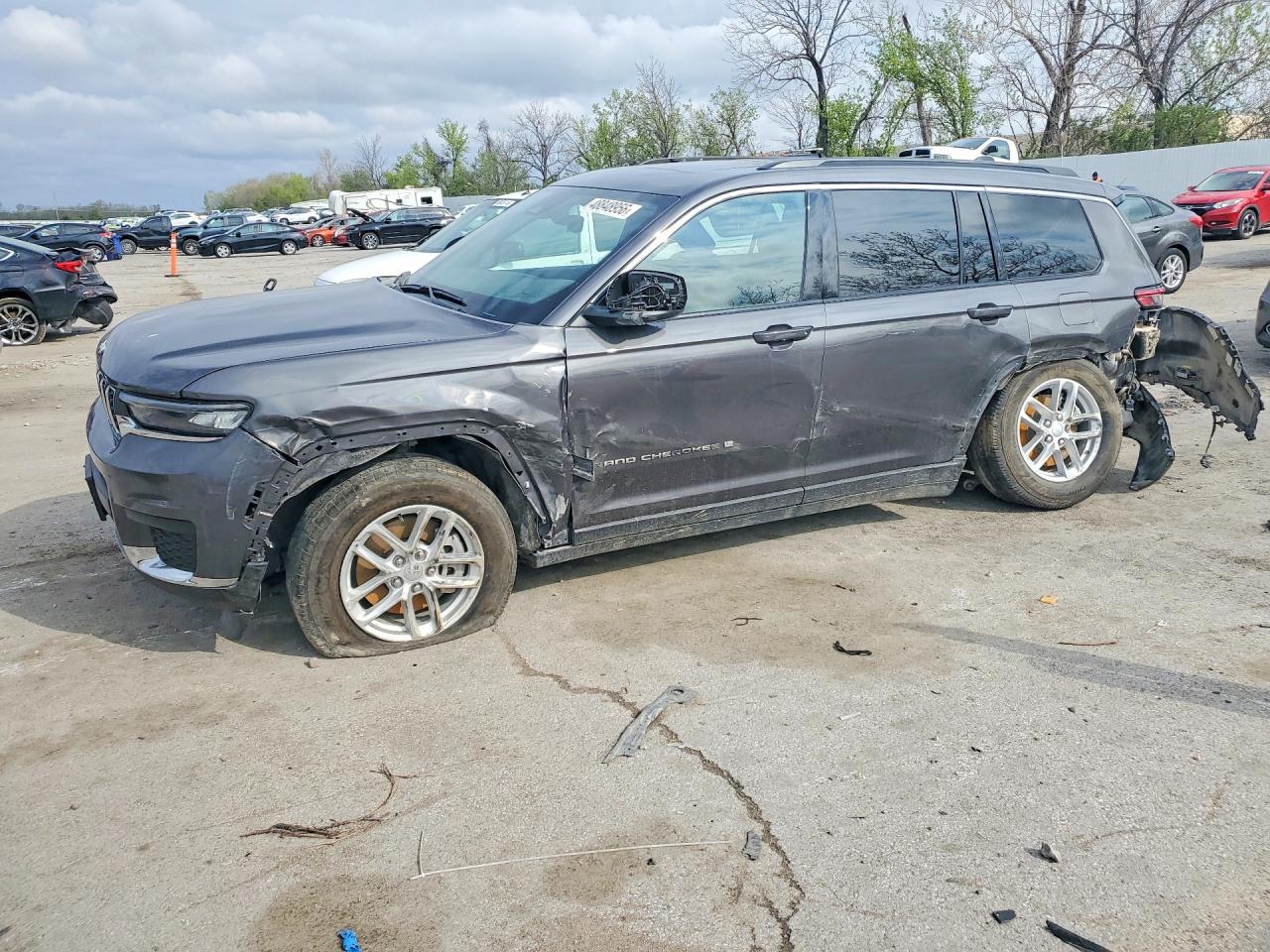Salvage Jeep Cherokee Image