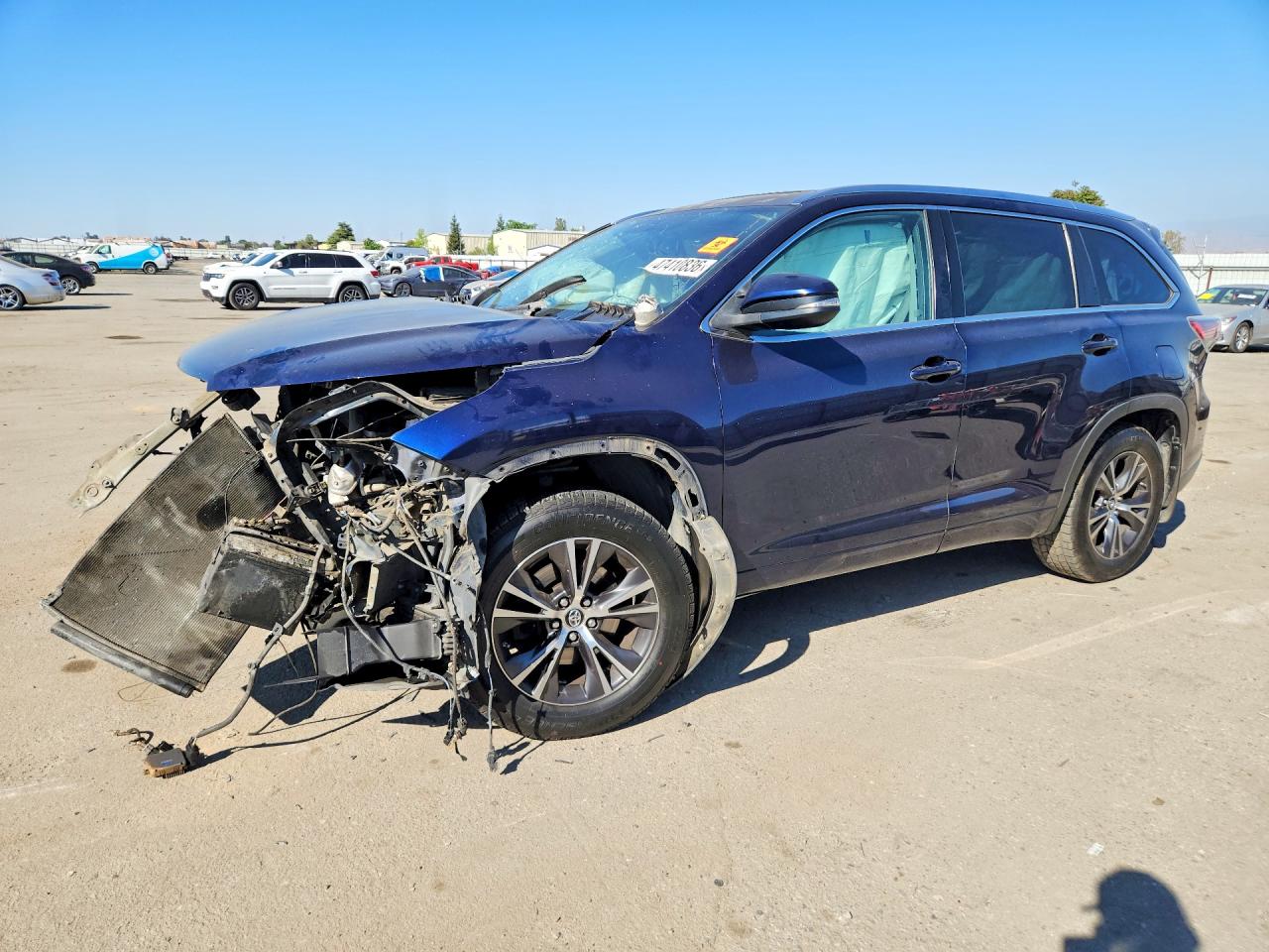 Salvage Toyota Highlander Image