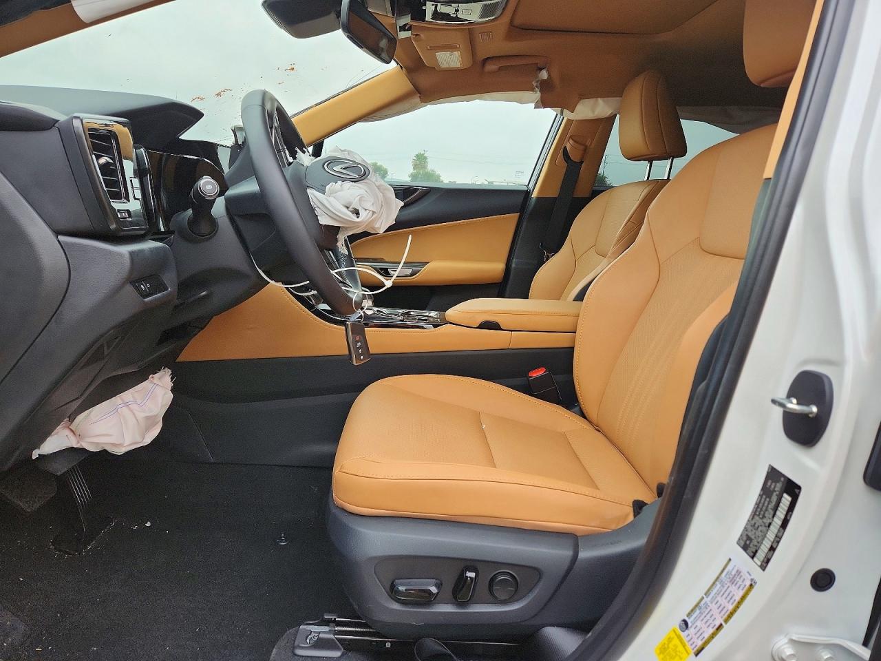 Lexus NX Base