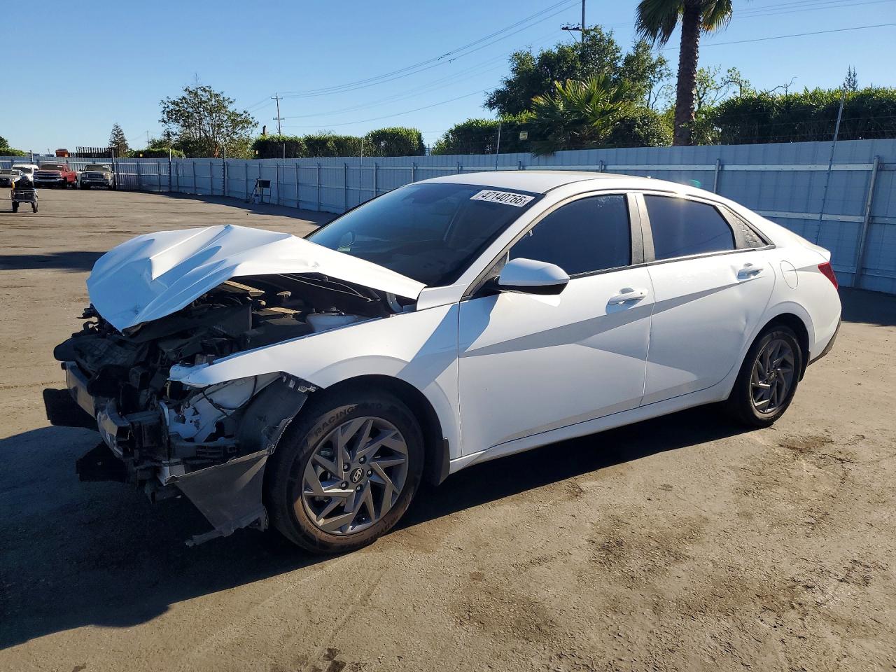 Salvage Hyundai ELANTRA Image