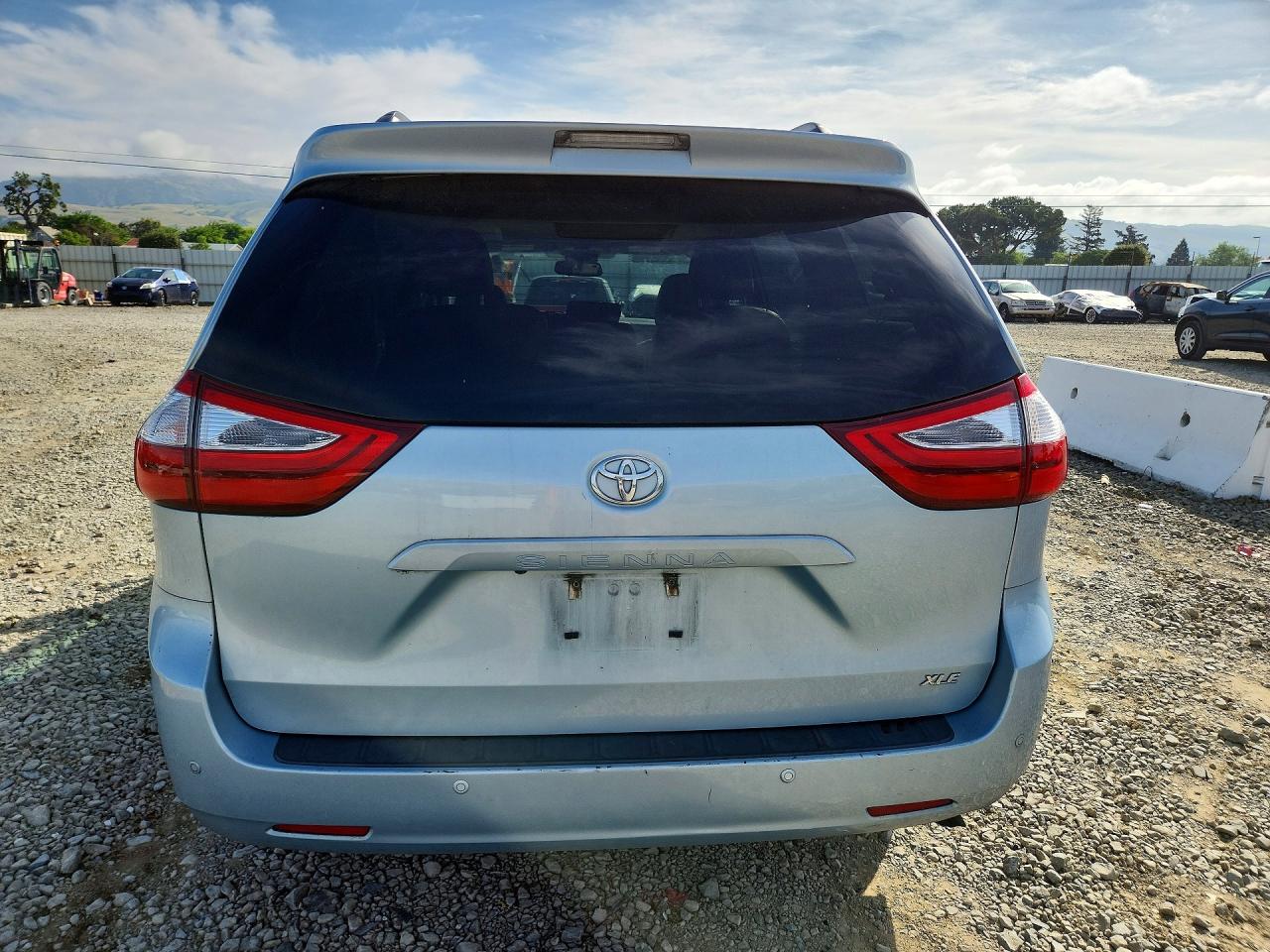 Toyota Sienna Xle 8-passenger