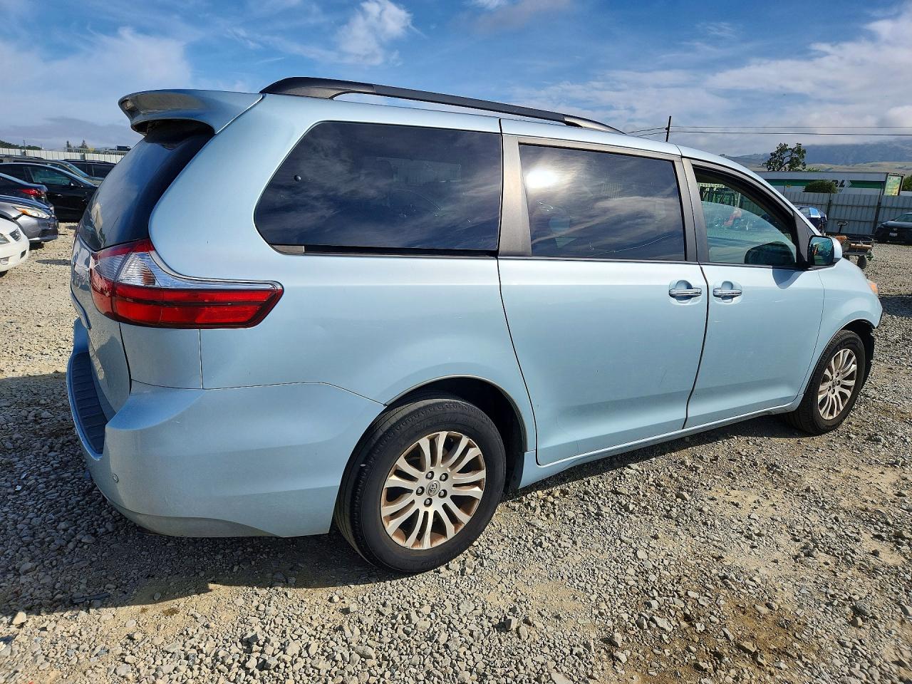 Toyota Sienna Xle 8-passenger