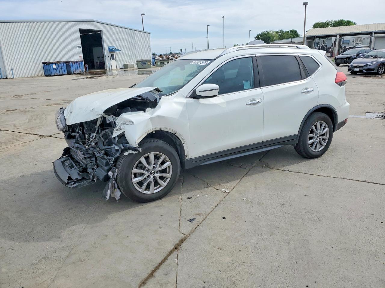 Salvage Nissan Rogue Image