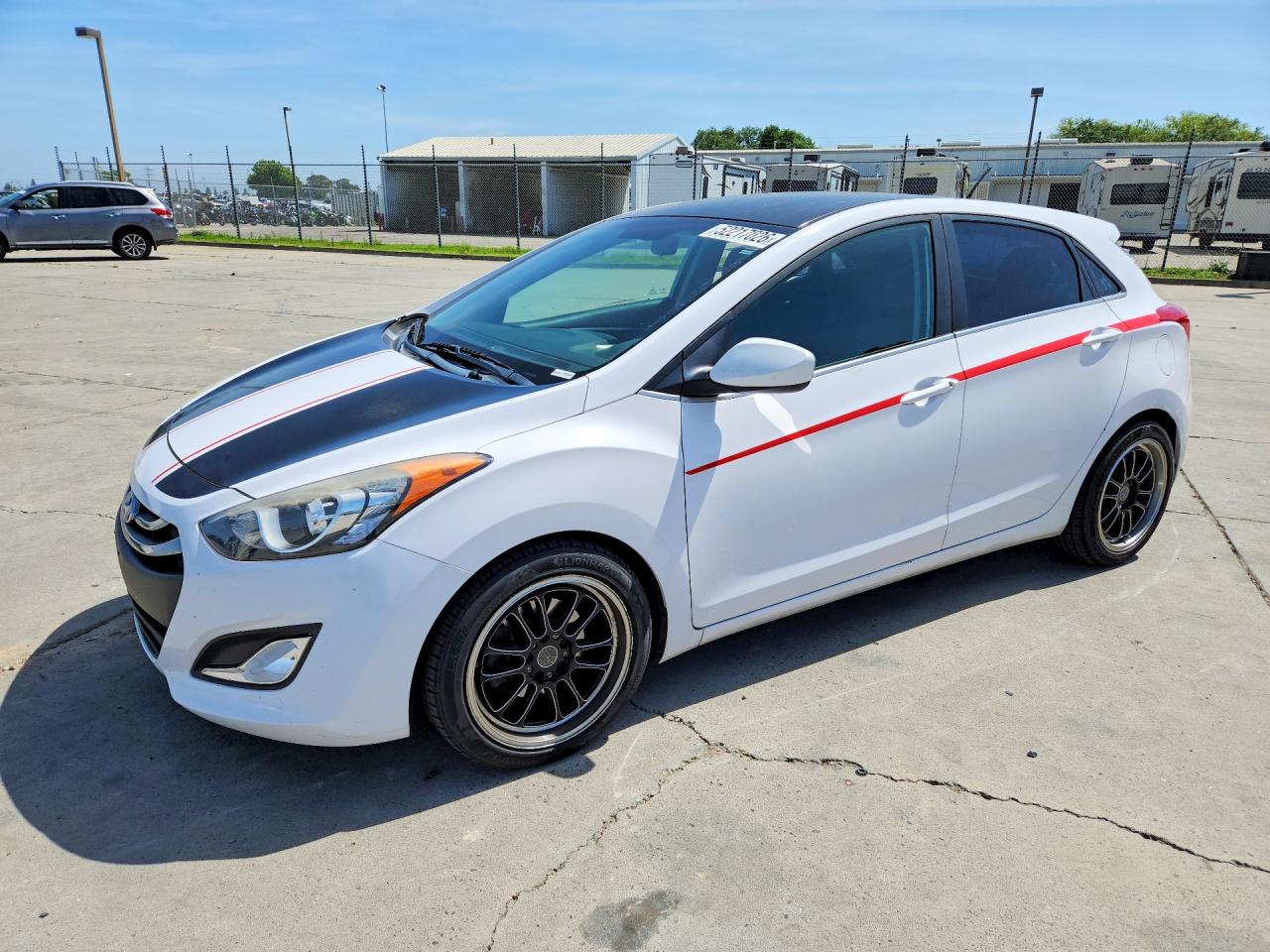 Salvage Hyundai ELANTRA Image