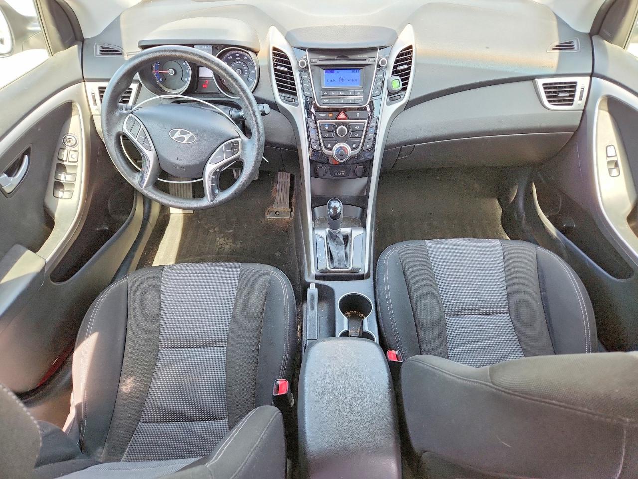Hyundai ELANTRA Base