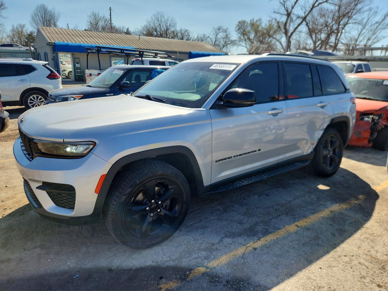 Salvage Jeep Cherokee Image