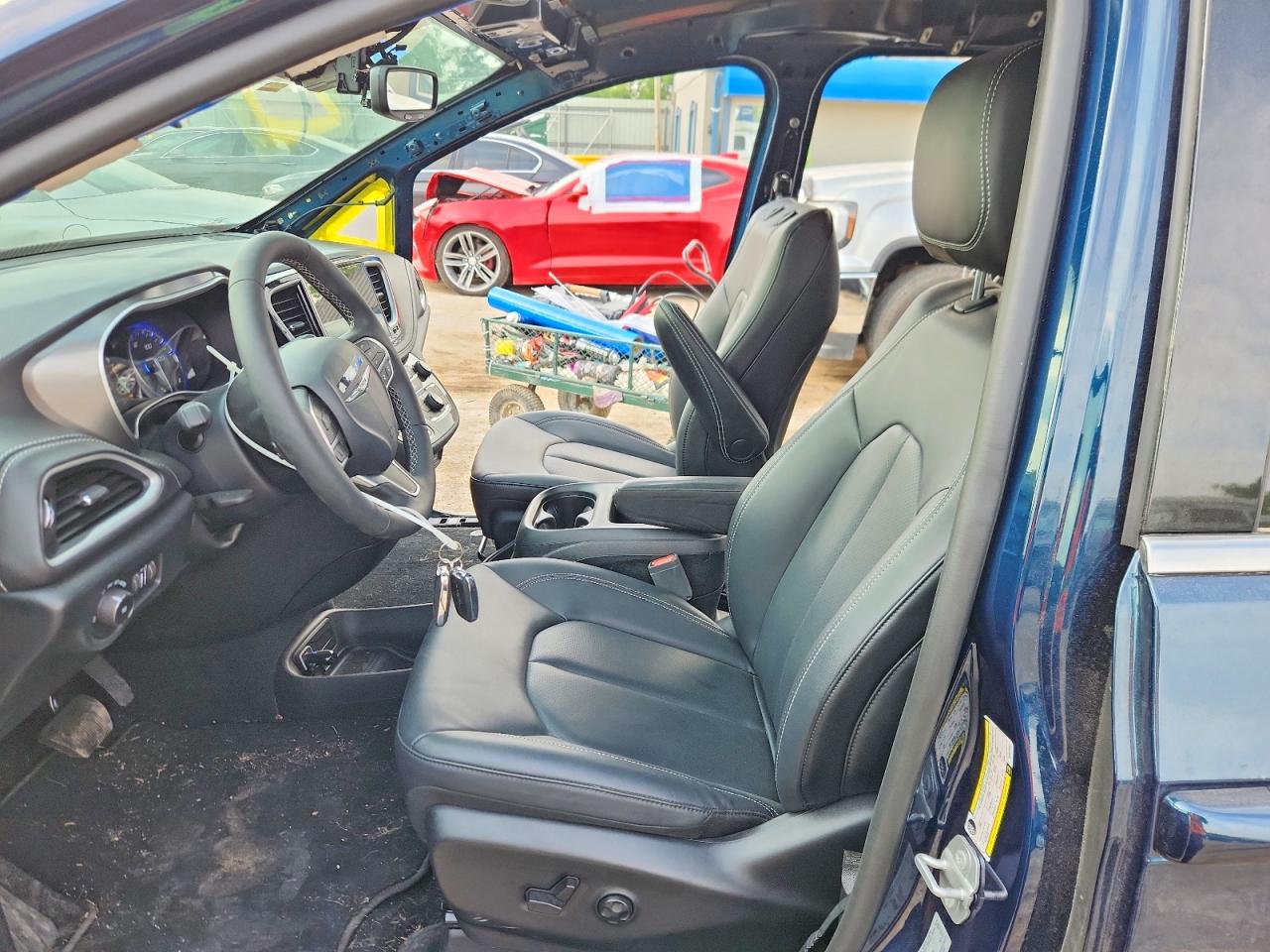 Chrysler Pacifica Select