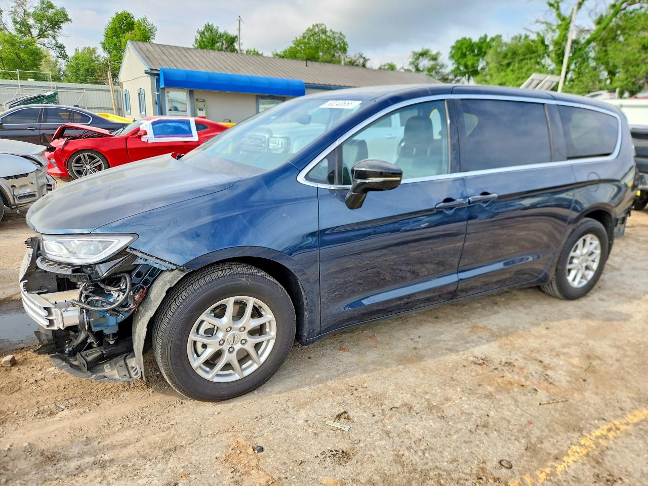 Salvage Chrysler Pacifica Image