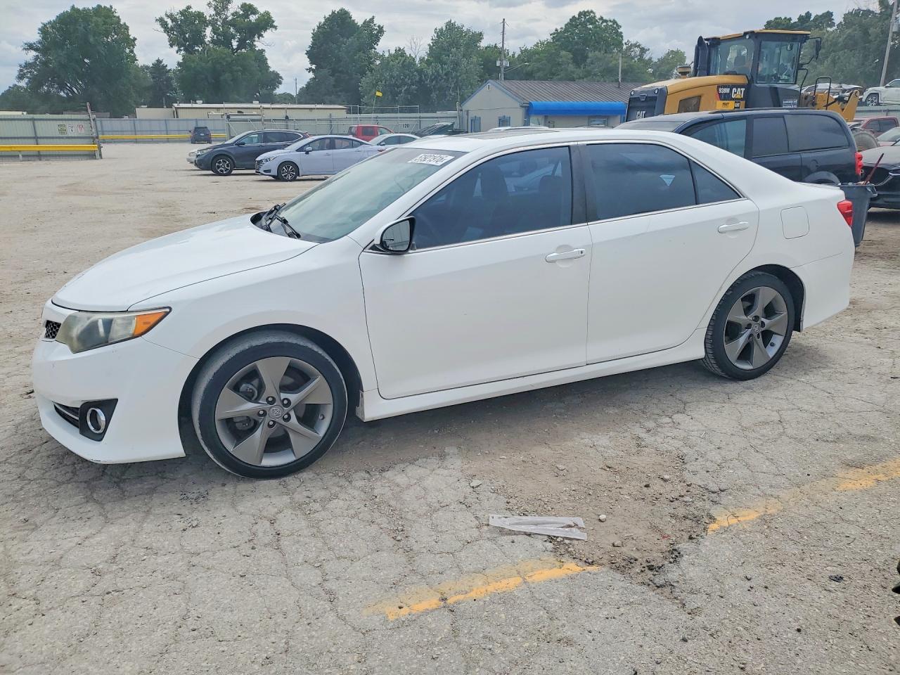 Salvage Toyota Camry Image