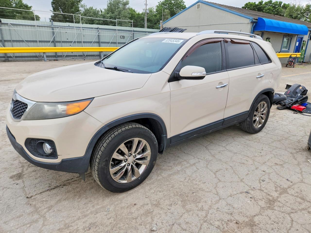 Salvage Kia Sorento Image