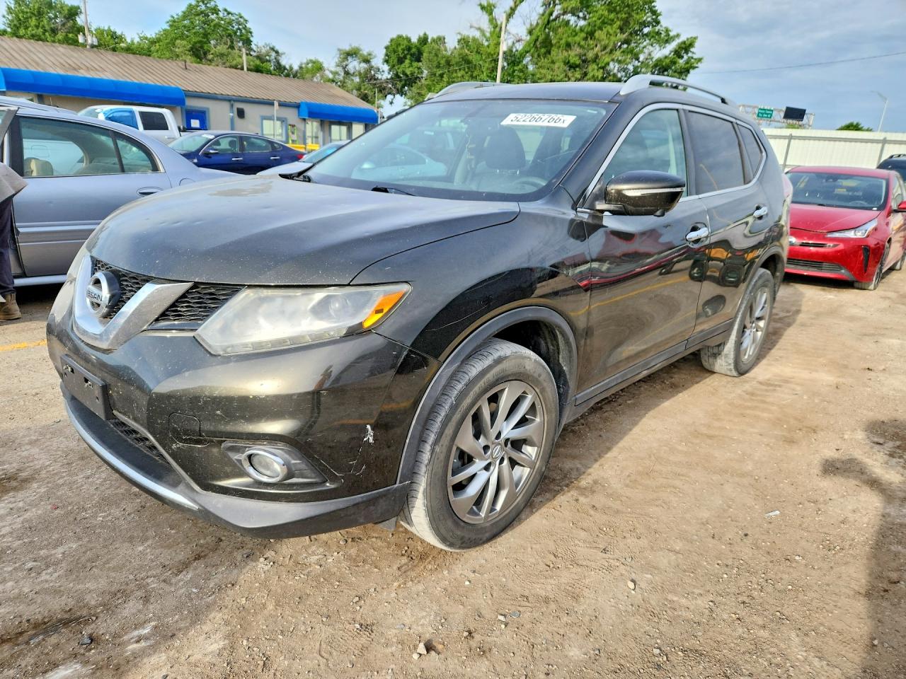 Salvage Nissan Rogue Image
