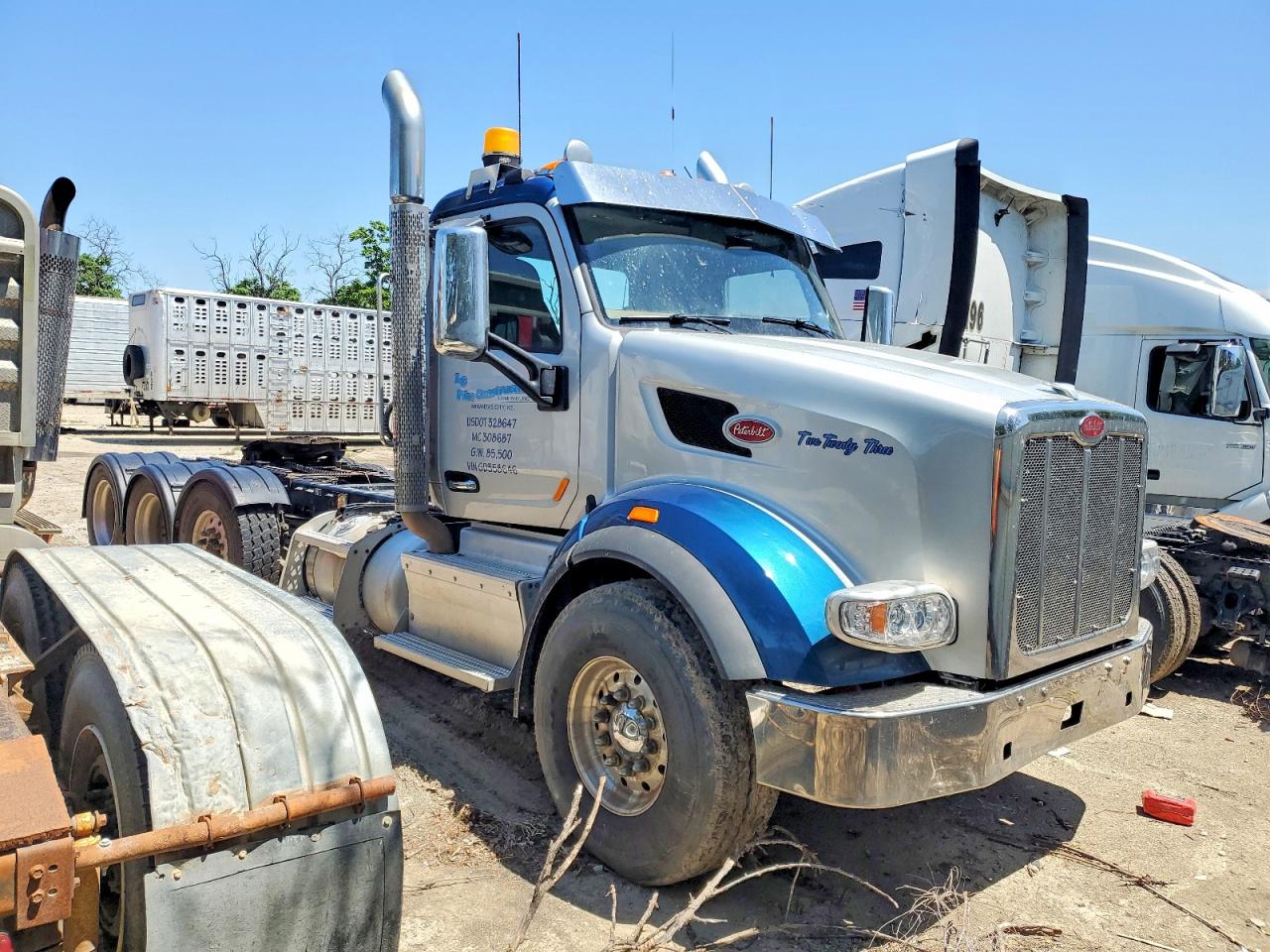 Salvage Peterbilt 567 Image