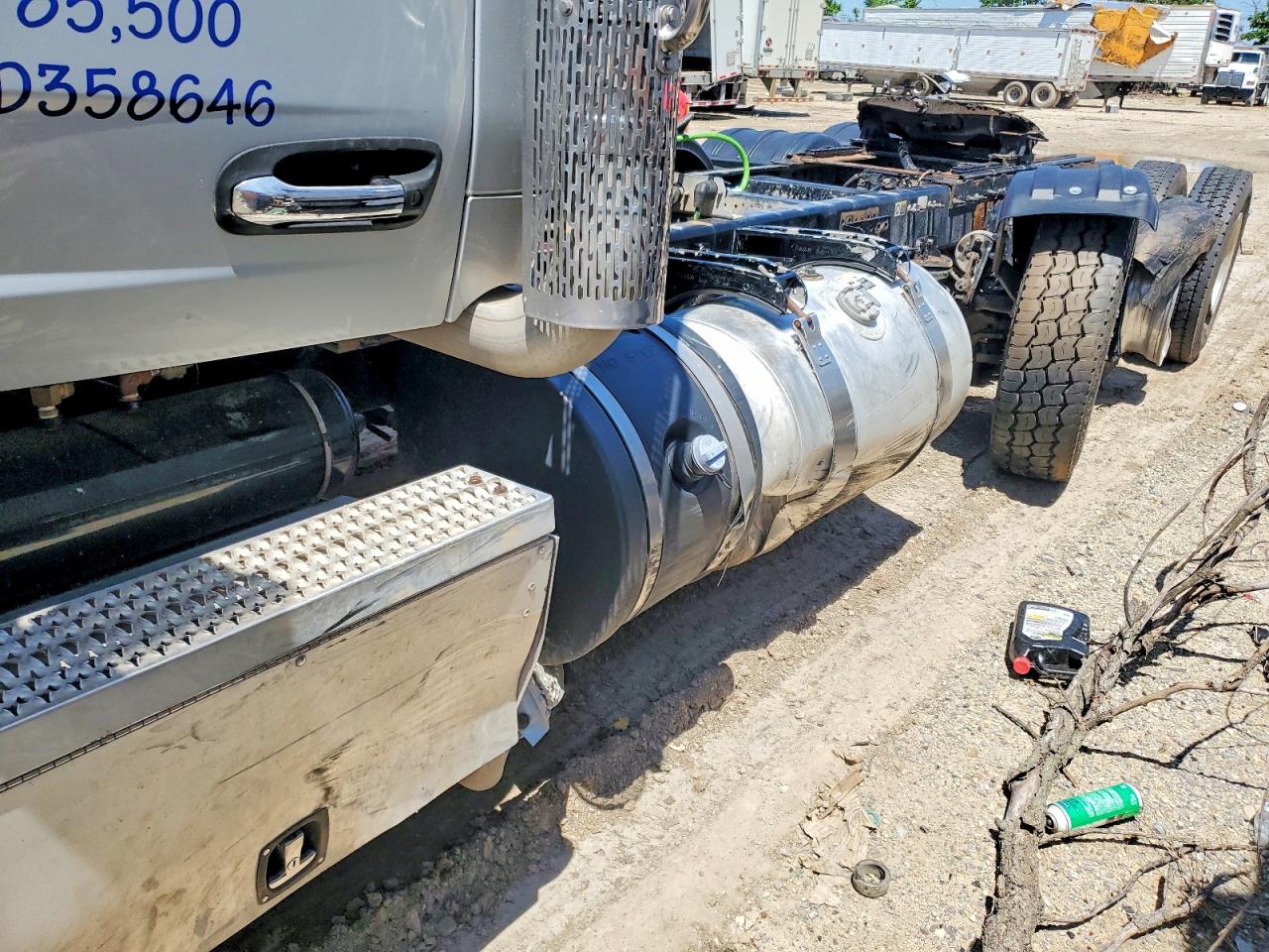 Peterbilt 567