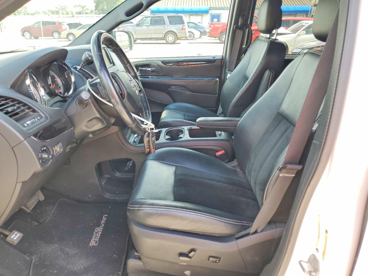 Dodge Caravan Sxt