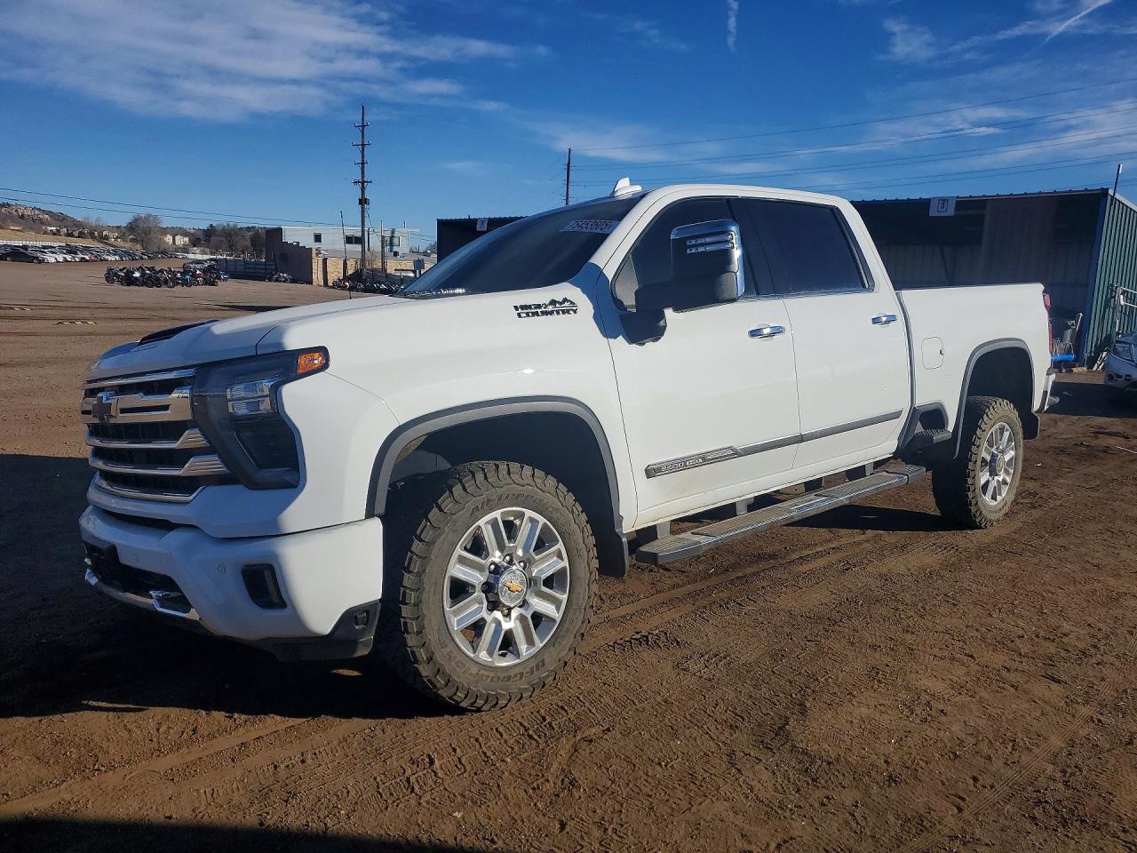 Salvage Chevrolet Silverado Image