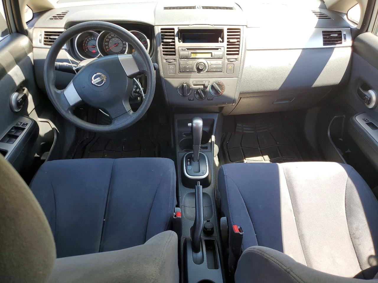 Nissan Versa 1.8 S