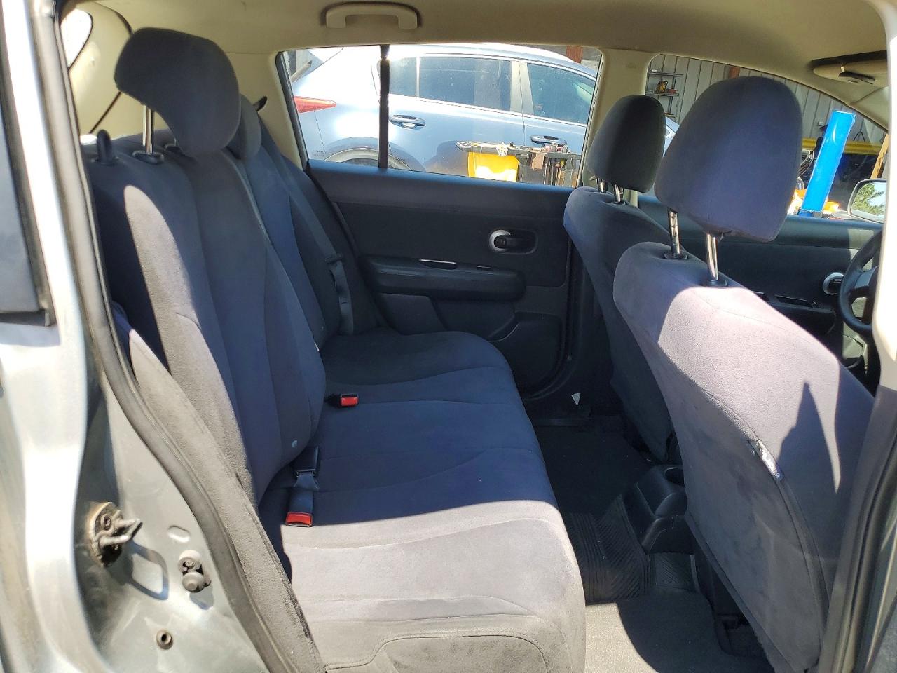 Nissan Versa 1.8 S
