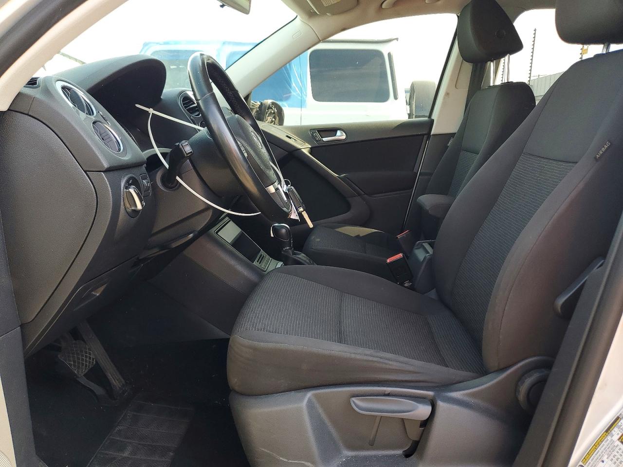 Volkswagen Tiguan S