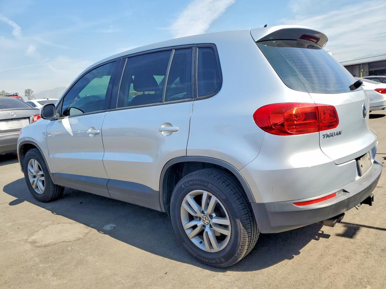 Volkswagen Tiguan S