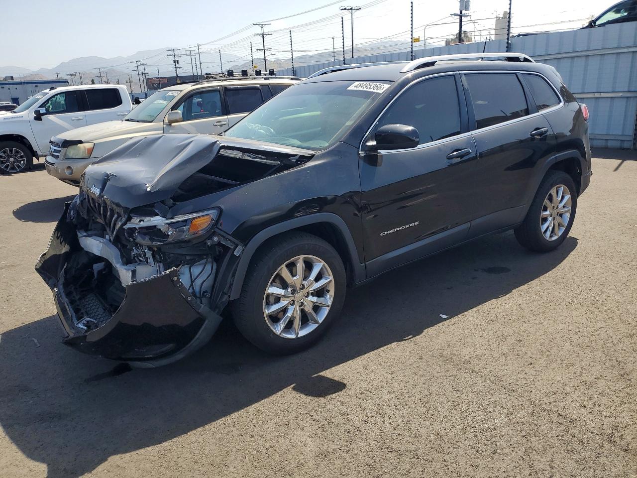 Salvage Jeep Cherokee Image