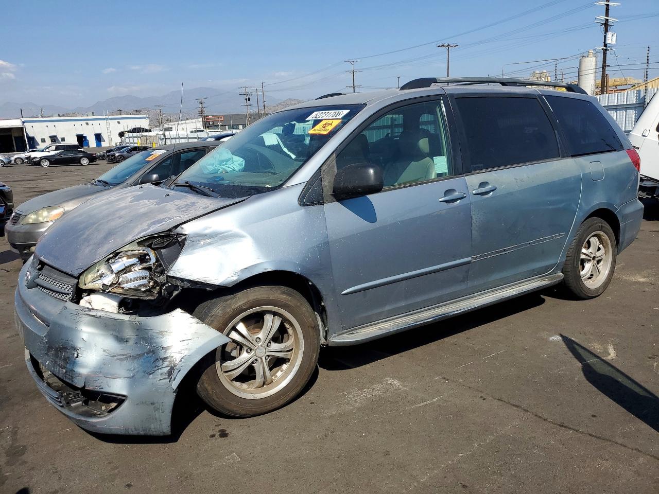 Salvage Toyota Sienna Image
