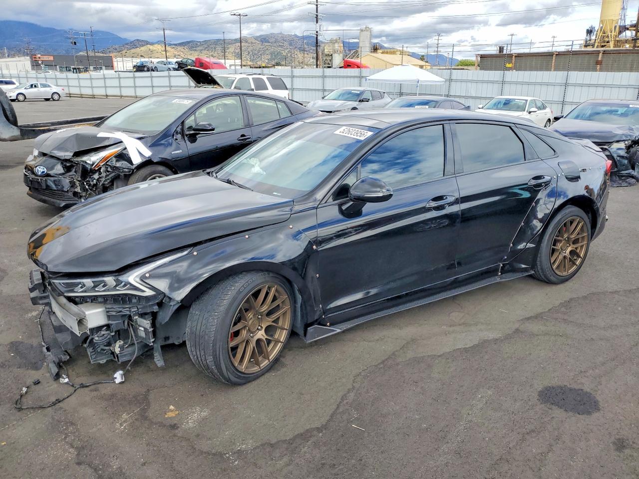 Salvage Kia K5 Image