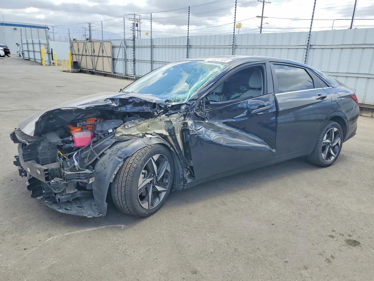 Salvage Hyundai ELANTRA Image