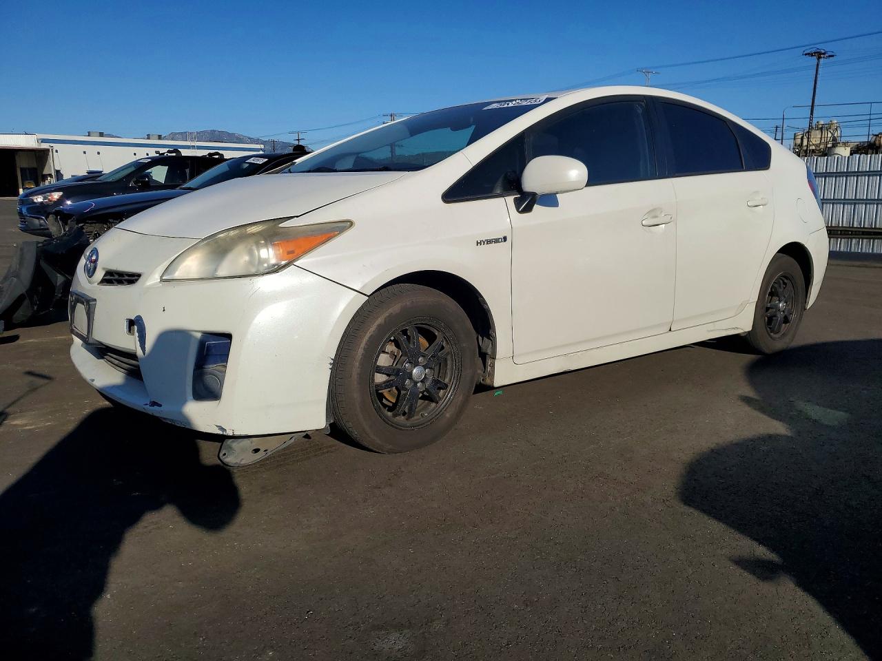 Salvage Toyota Prius Image