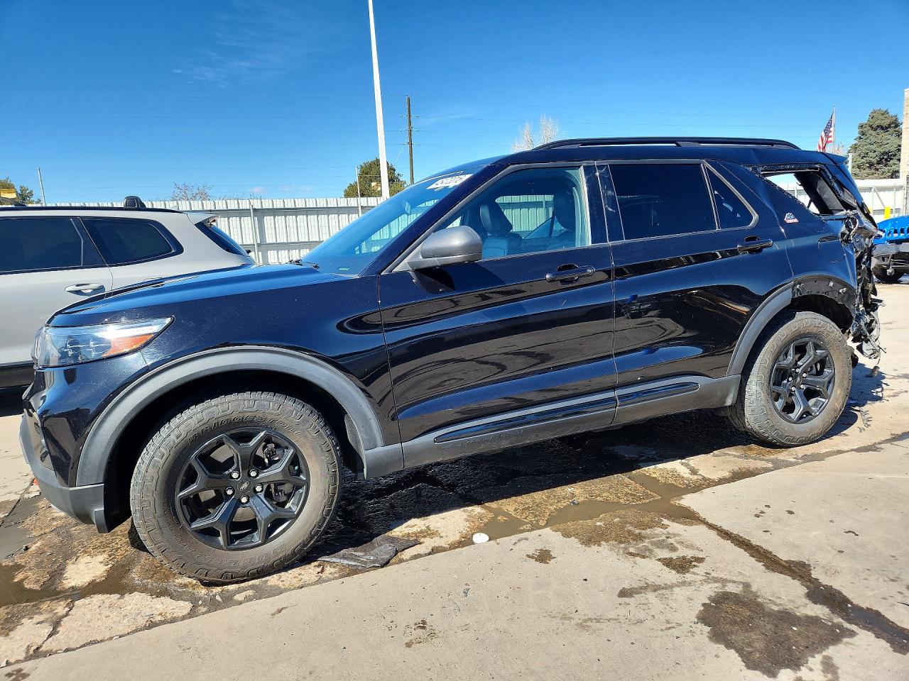 Salvage Ford Explorer Image