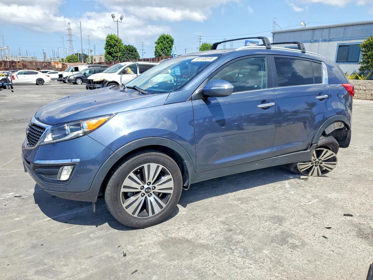 Salvage Kia Sportage Image