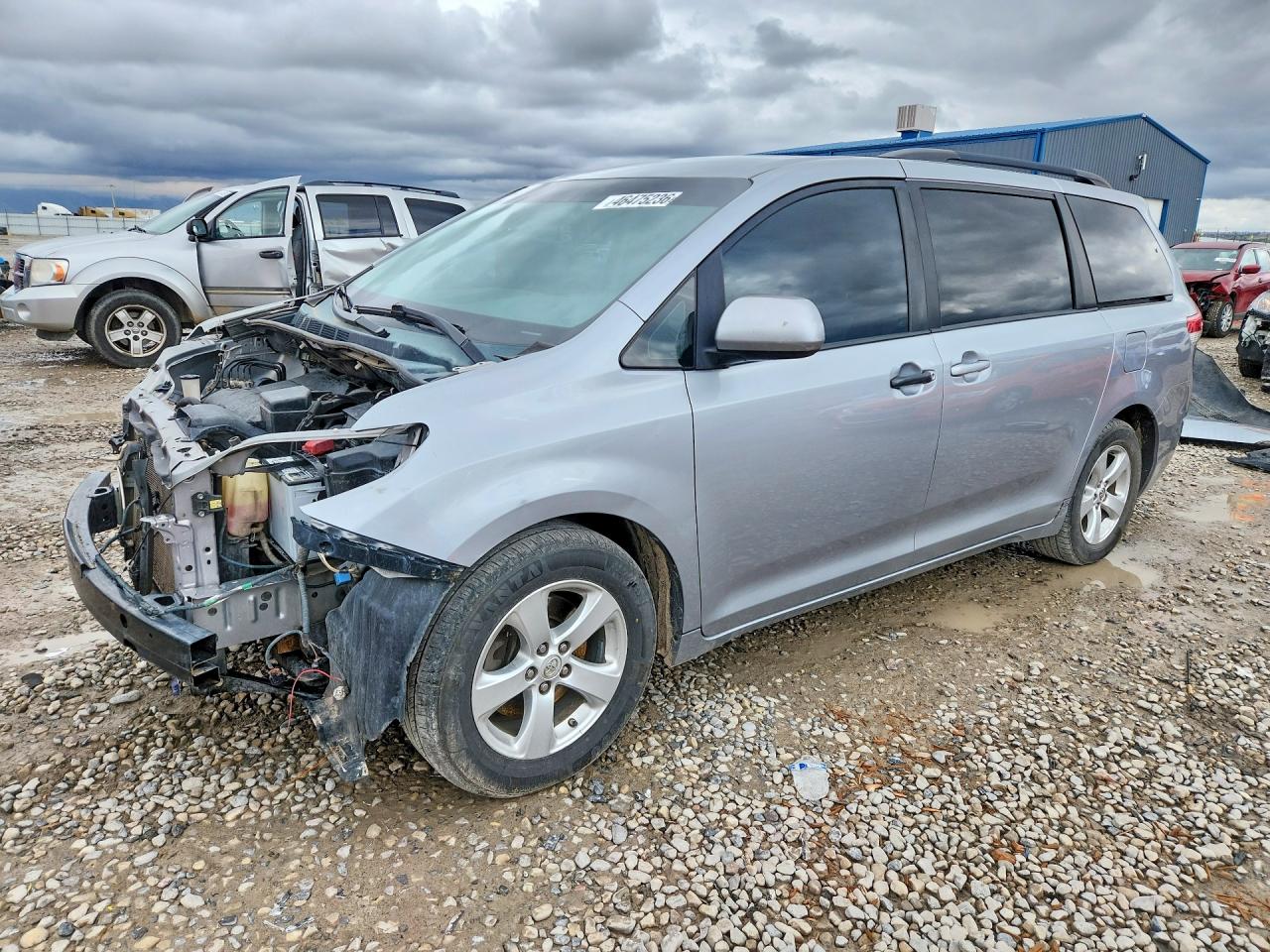 Salvage Toyota Sienna Image