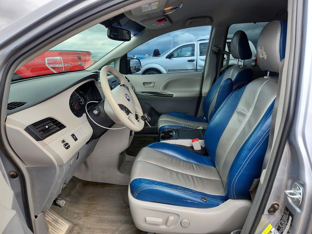 Toyota Sienna Le 8-passenger