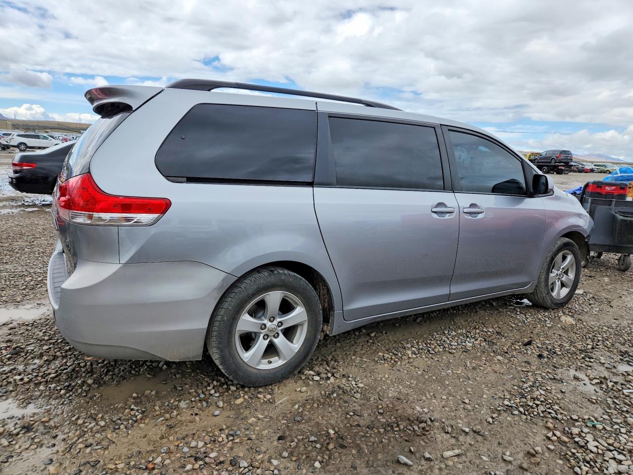 Toyota Sienna Le 8-passenger