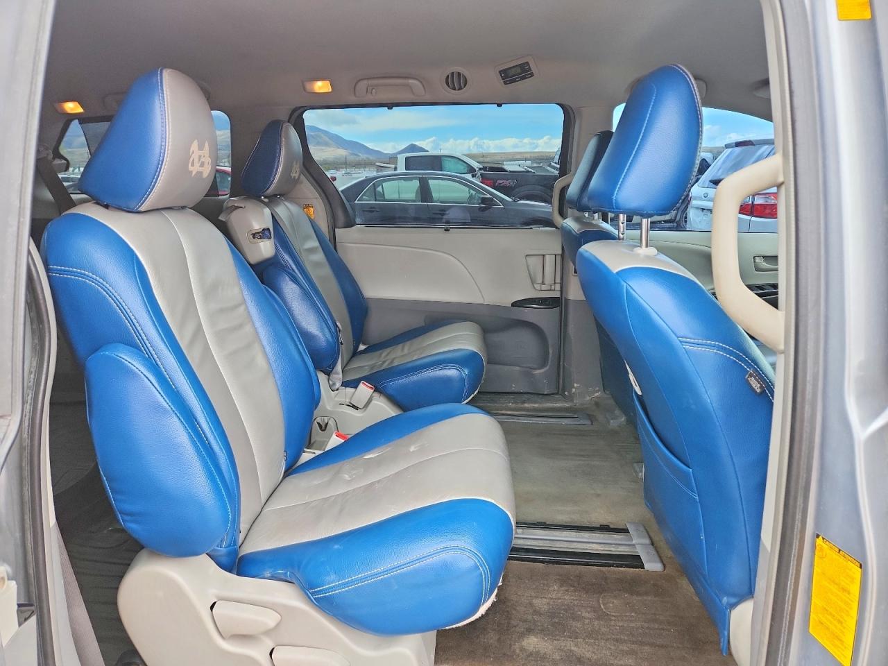 Toyota Sienna Le 8-passenger