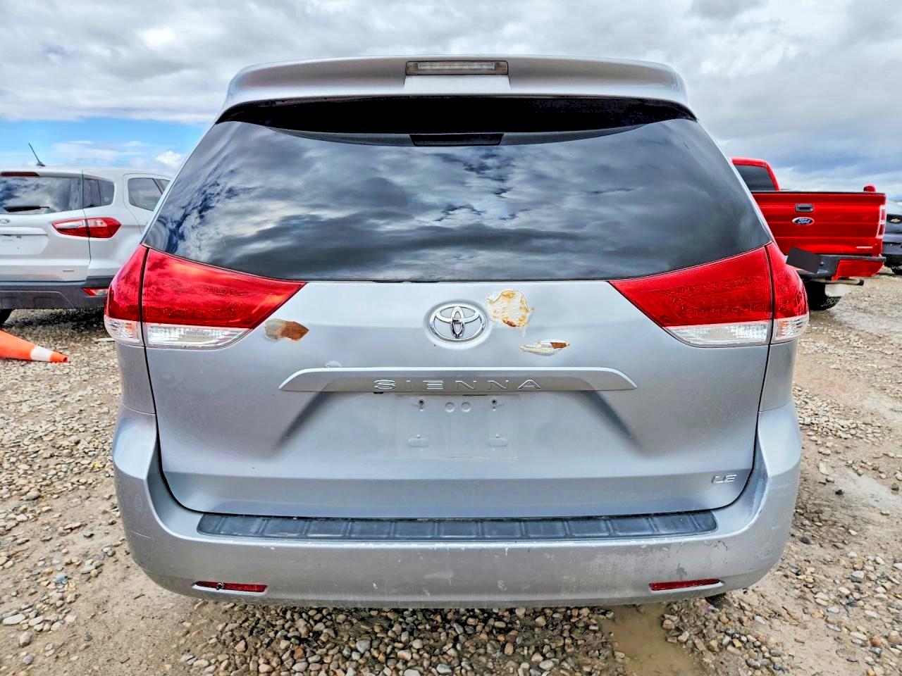 Toyota Sienna Le 8-passenger