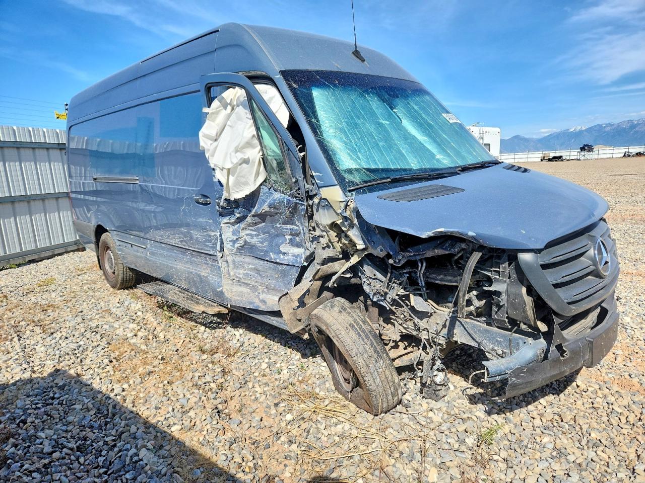 Salvage Mercedes-Benz Sprinter Image
