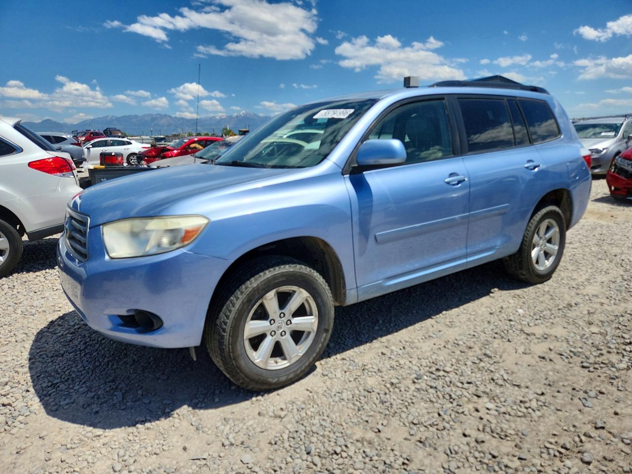 Salvage Toyota Highlander Image