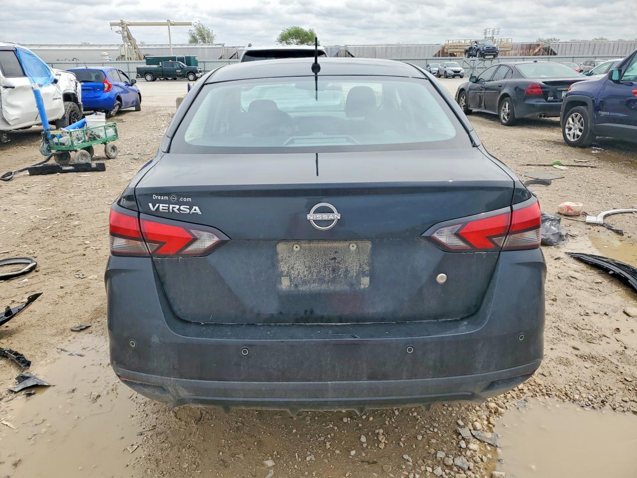 Nissan Versa S
