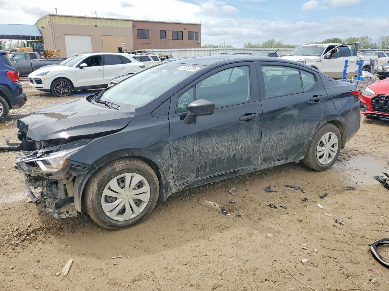 Salvage Nissan Versa Image