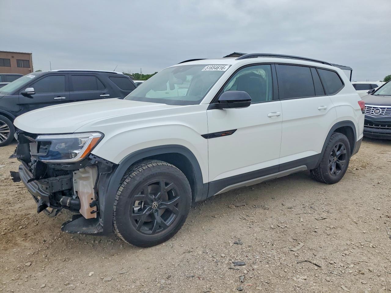 Salvage Volkswagen Atlas Image