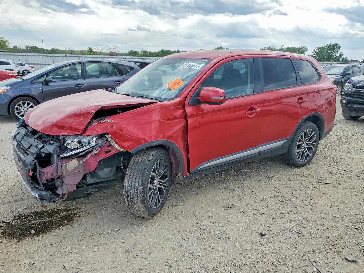 Salvage Mitsubishi Outlander Image